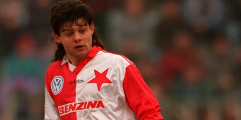 Ve věku 53 let zemřel český fotbalista Martin Pěnička. 