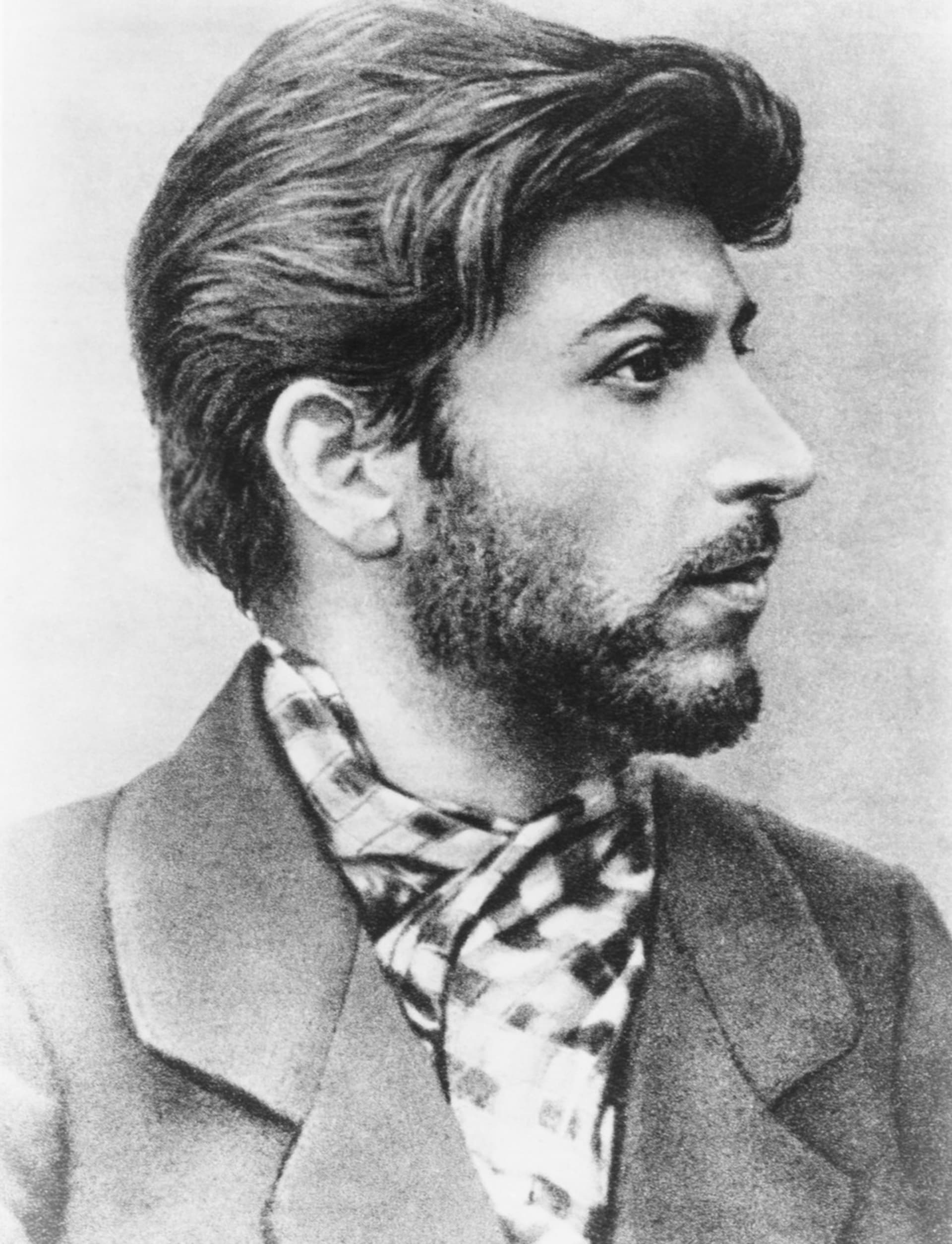 Josif Stalin jakožto mladý revolucionář v letech, kdy byl opakovaně v exilu na Sibiři.
