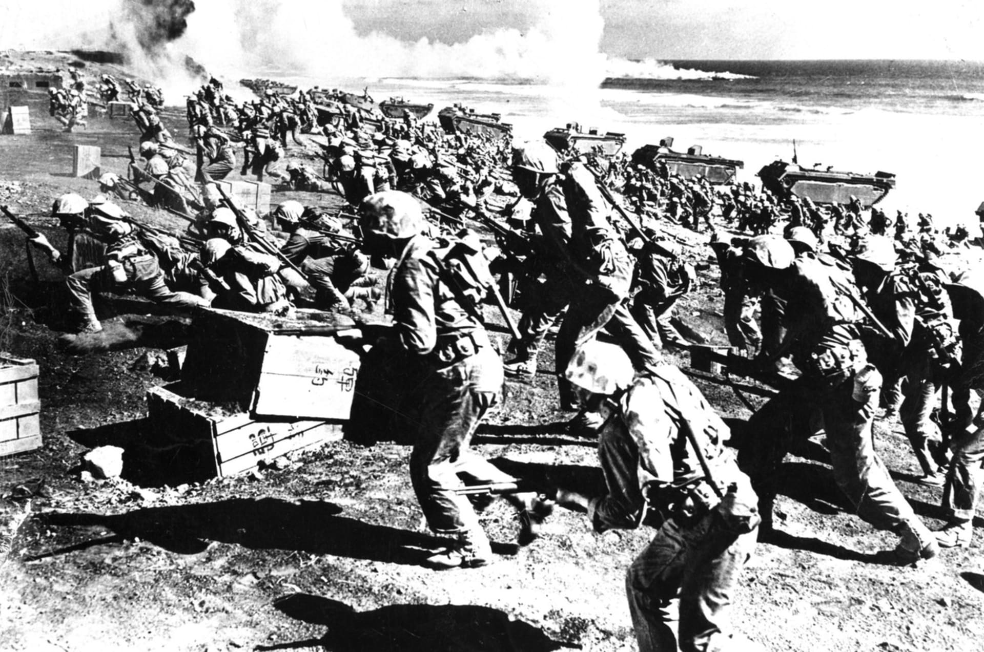 proti obráncům Iwodžimy poslali Američané tři divize námořní pěchoty