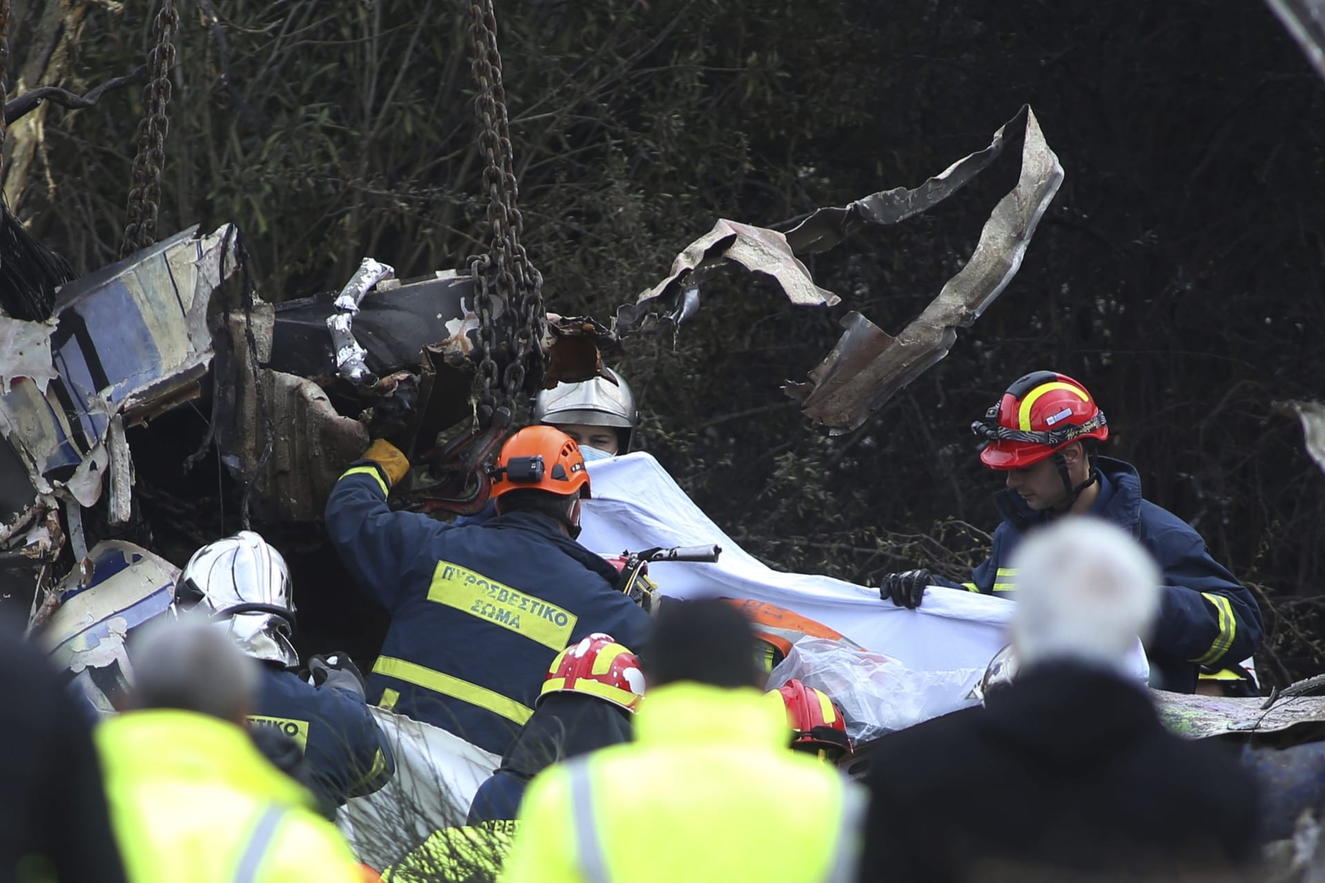 Na místě nehody zasahovaly desítky záchranářů.