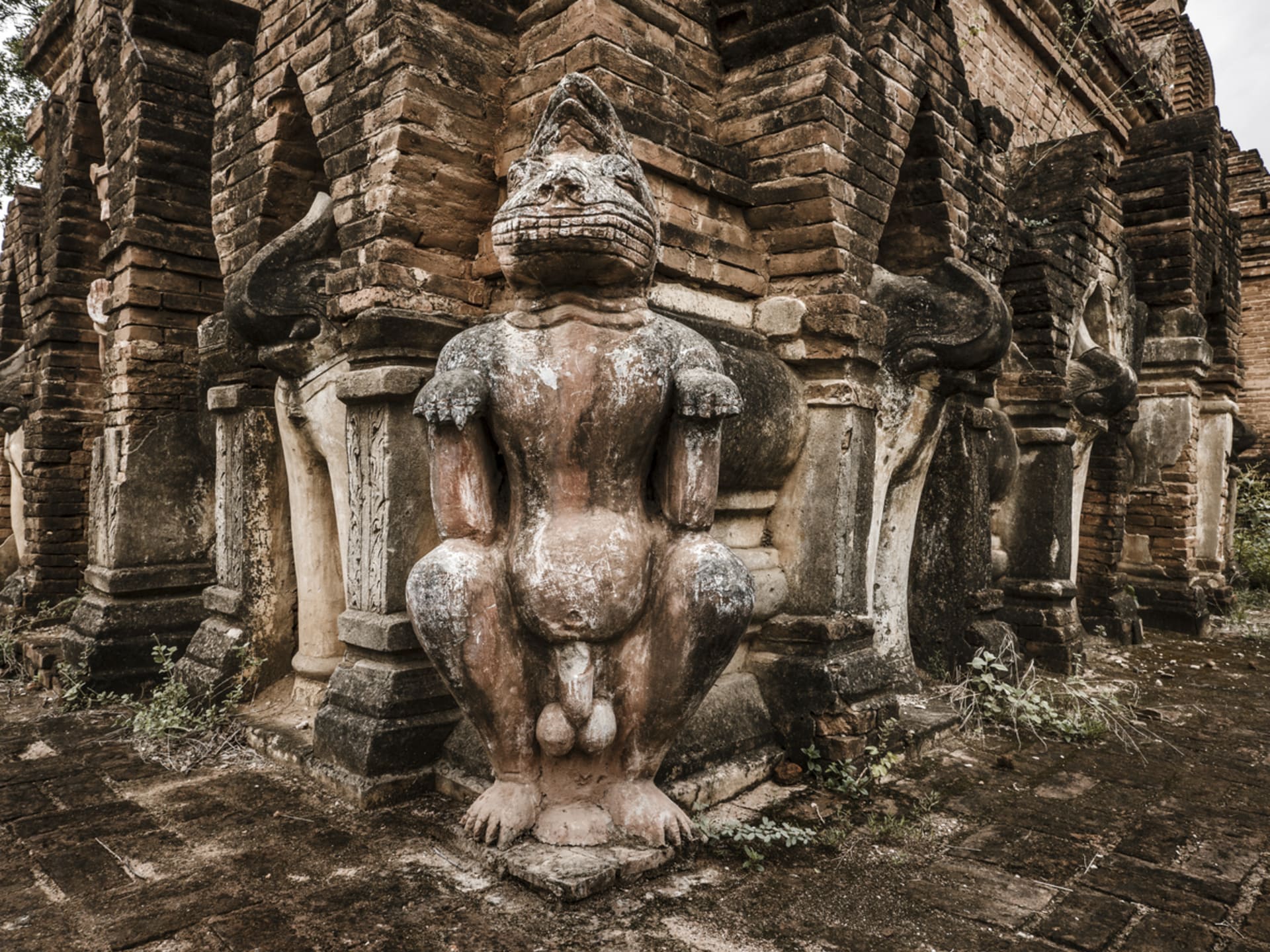 Penis pro naše předky nebyl zakázaným tématem k zobrazení: starodávná socha v Myanmaru