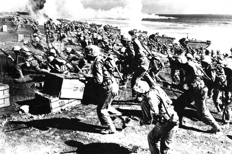 Proti obráncům Iwodžimy poslali Američané tři divize námořní pěchoty