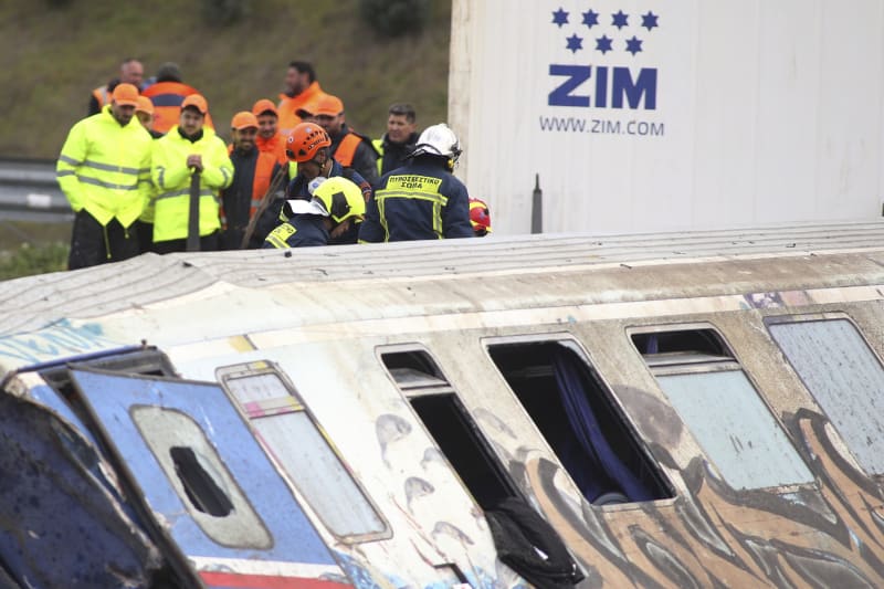 Na místě nehody zasahovaly desítky záchranářů.