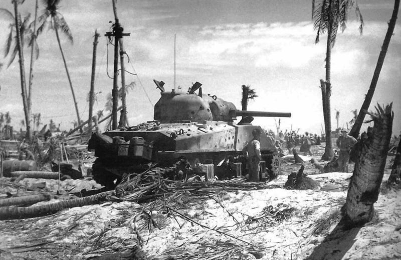 Americký tank M4 Sherman na Iwodžimě