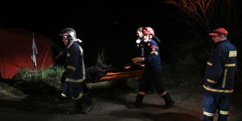 Při srážce vlaků v Řecku zahynulo přes 30 lidí, desítky jsou zraněny