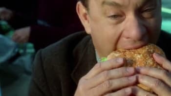 Tom Hanks popsal poslední jídlo před smrtí. Dal by si tenhle dort od Toma Cruise 
