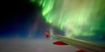 OBRAZEM: Jedinečná podívaná pro cestující. Letadla s nimi zakroužila nad polární září