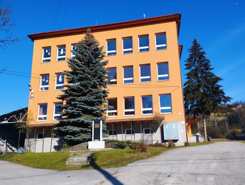 Základní škola v obci Štiavnik, sem chodíval Ján Kuciak, než nastoupil na víceleté gymnázium v Bytči.