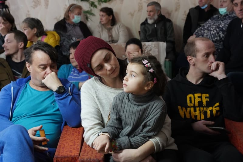 Někteří ukrajinští uprchlíci z Bachmutu se dostali na ruskou stranu. Podle odhadů OSN jde o téměř tři miliony lidí. (Foto: 2.3. 2023, Donecká oblast)