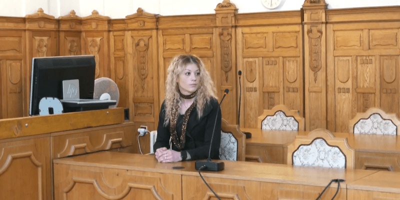 Slovenka Sheila Szmereková u soudu kvůli obvinění z extremismu