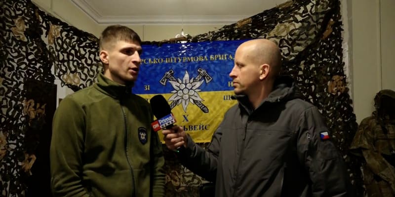 Reportér CNN Prima NEWS Matyáš Zrno na výstavě ukrajinské 10. horské útočené brigády