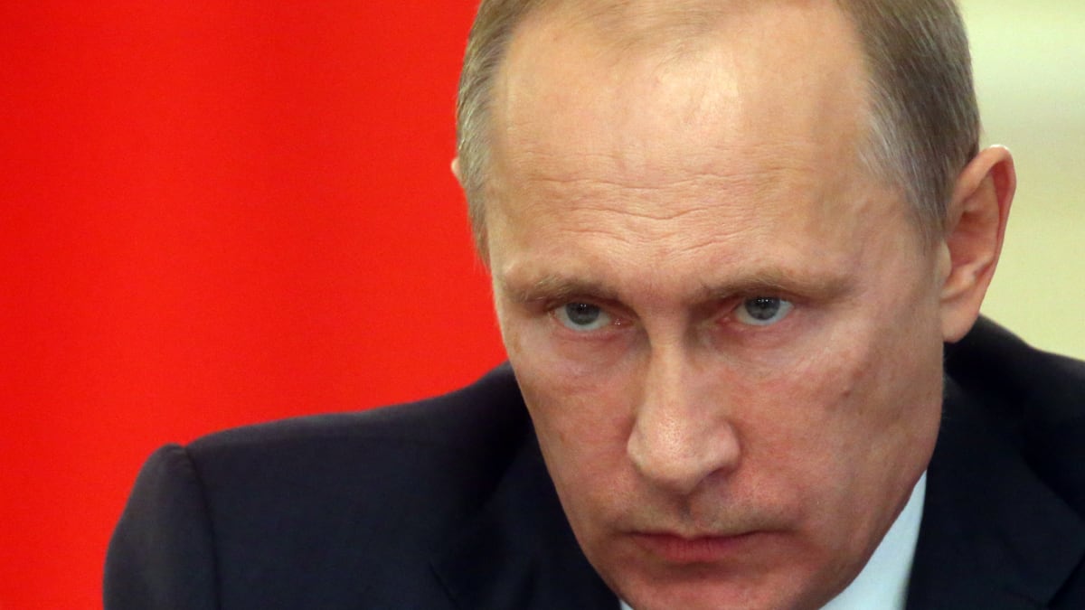 Vladimir Putin je dalším obviněným z válečných zločinů.