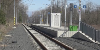 Brutální útok nožem na nádraží v Oseku: Agresor pobodal muže, napadený skončil na JIP