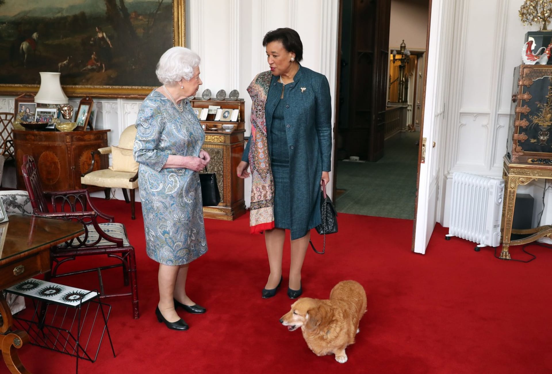 Sarah Ferguson tvrdí, že královniny psi štěkají na ducha zesnulé Alžběty II.