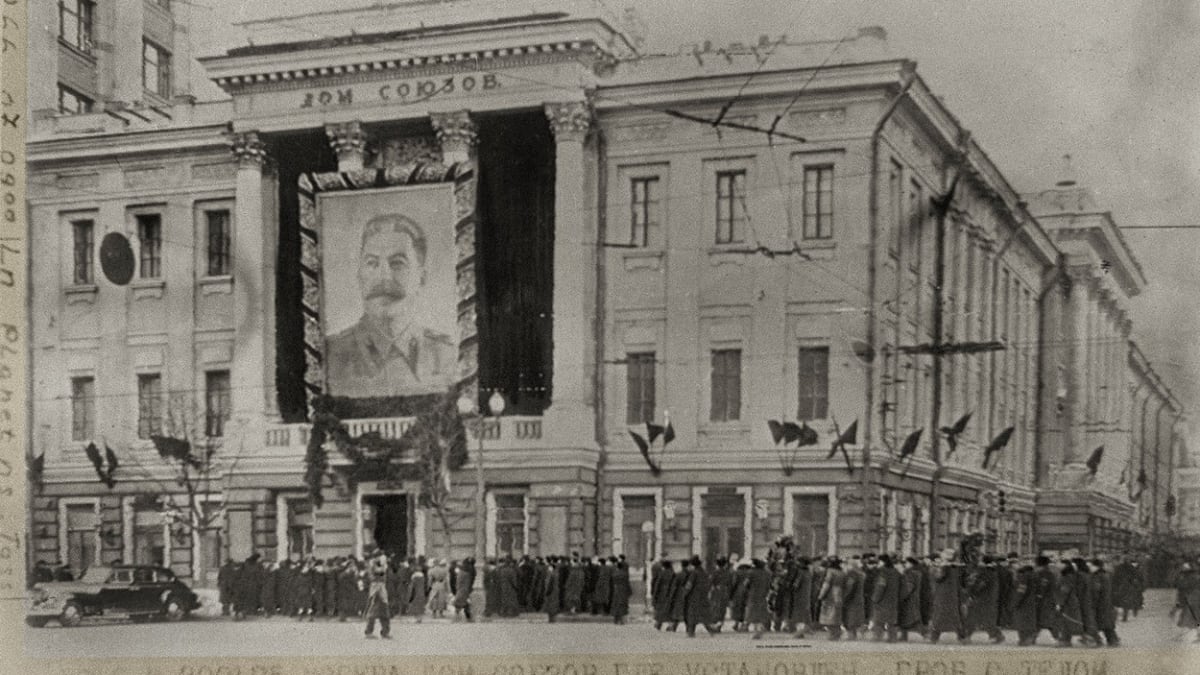 Moskevský Dům odborů, kde bylo vystaveno Stalinovo tělo.