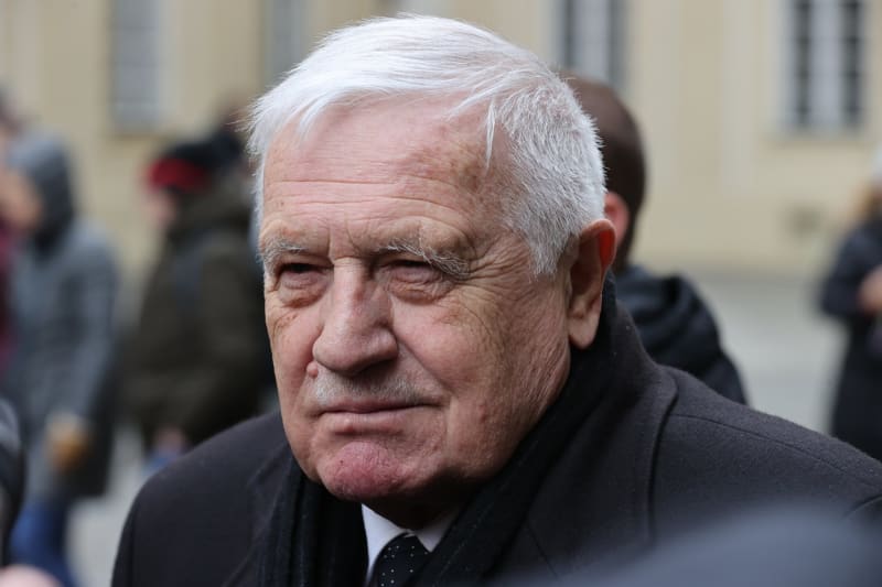 bývalý prezdient Václav Klaus na pohřbu Juraje Jakubiska