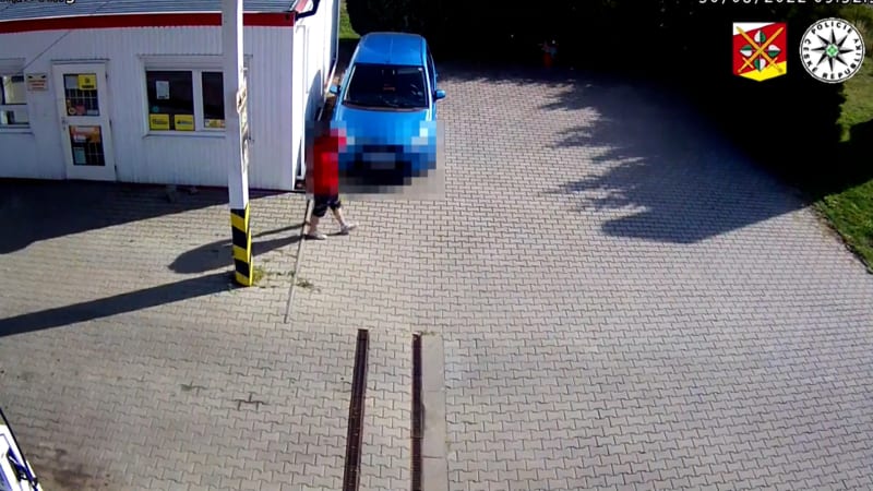 Muž na Hradecku přepadl čerpací stanici a obsluhu pořezal, má jít do vězení.