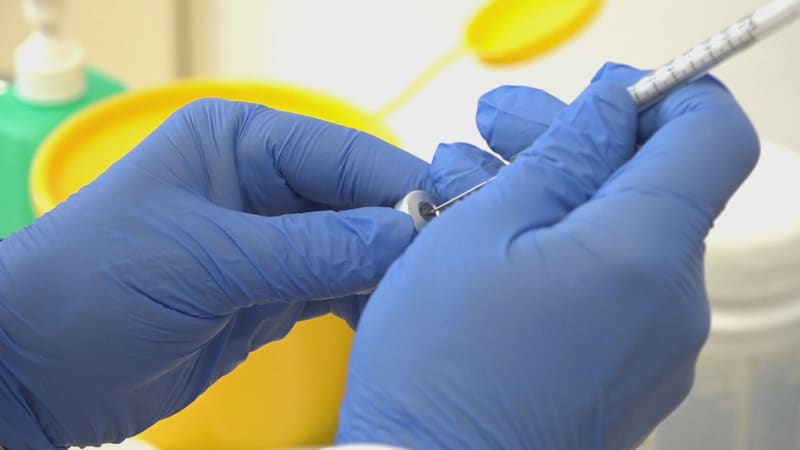 Státní úřad pro kontrolu léčiv (SÚKL) eviduje přes deset tisíc podezření na nežádoucí účinky po očkování proti nemoci COVID-19. (Ilustrační foto)