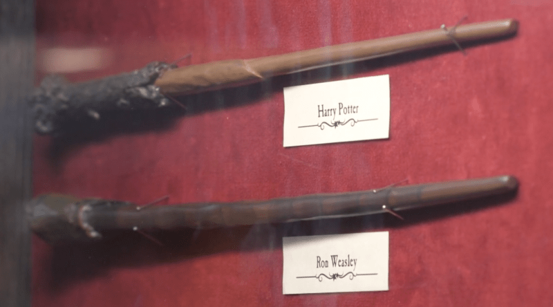 Exponáty na výstavě Harryho Pottera v Děčíně. Všechny pocházejí ze soukromé sbírky Andrey Venkovské.