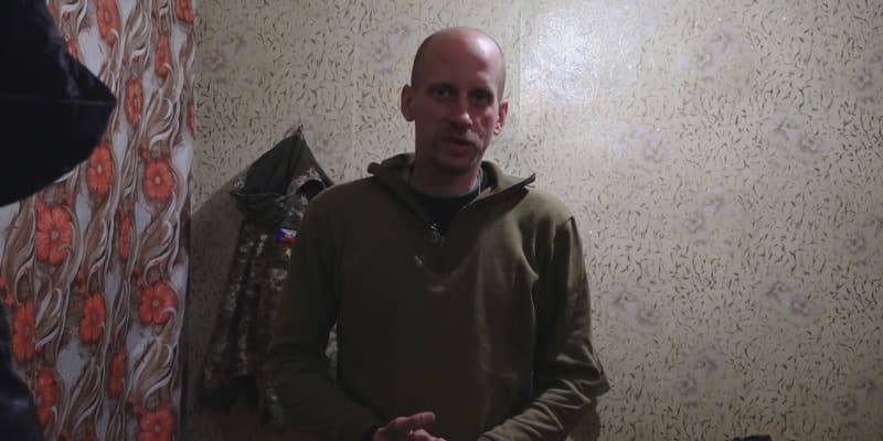 Ubytování nedaleko Bachmutu, v němž zuří nejkrvavější boje, navštívil reportér CNN Prima NEWS Matyáš Zrno.