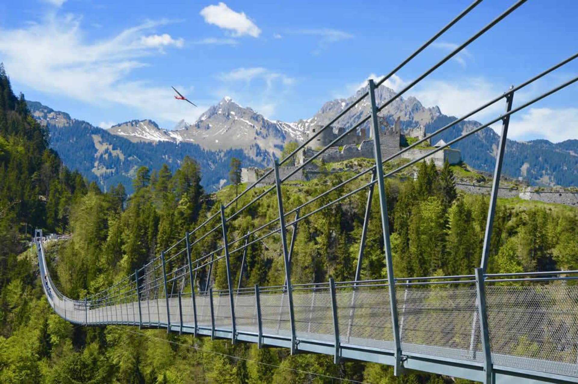 Hoghline 179 - nejdelší lanový most pro pěší na světě bude bavit i odvážné děti.