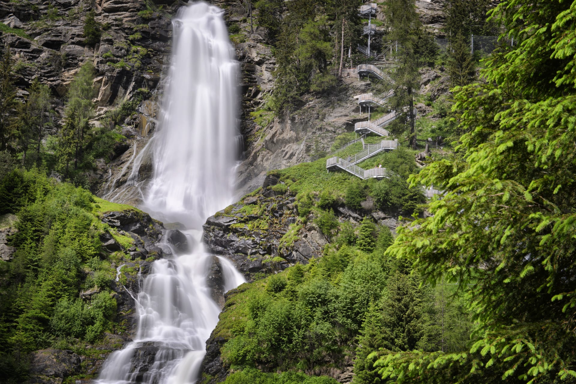 Vodopád Stuinbenfall se nachází v malebném údolí Ötztal a je jedním z nejvyšších vodopádů Rakouska.