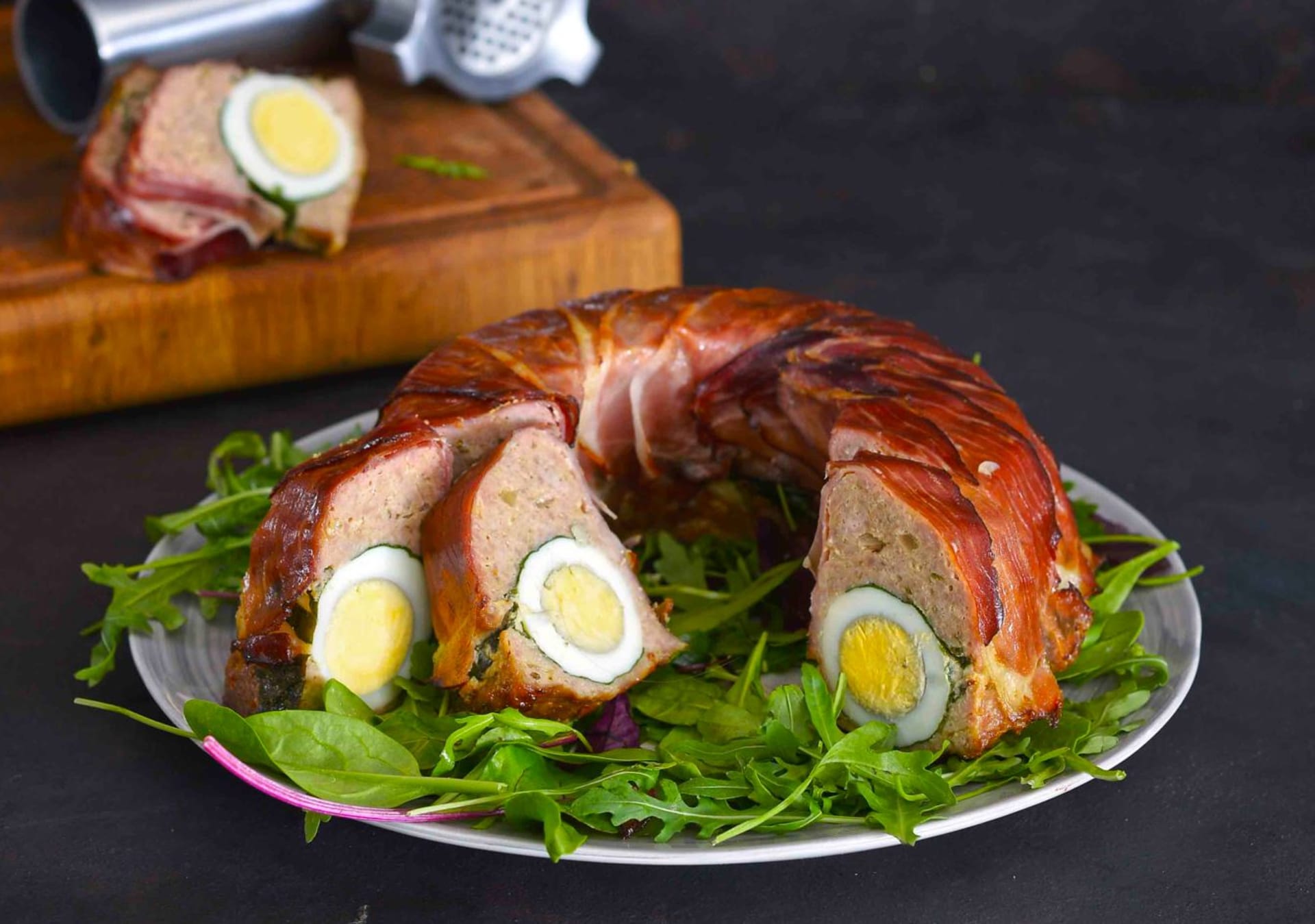 Salted meat garland with boiled egg