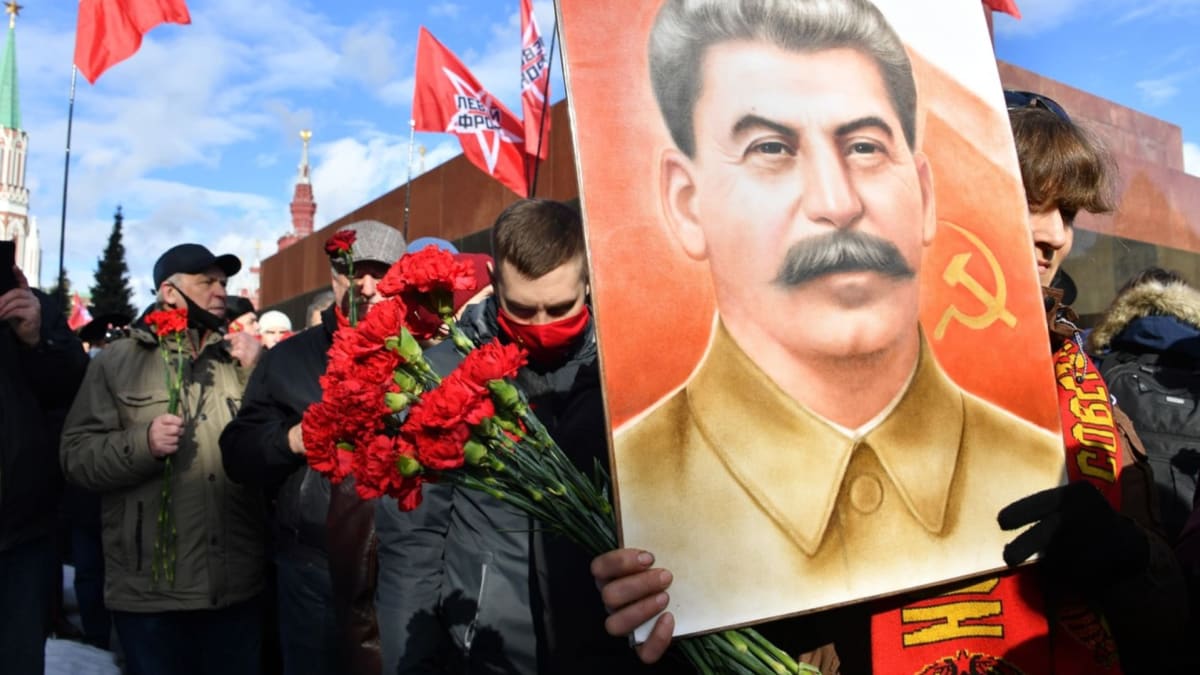Více než polovina Rusů považuje diktátora Josifa Stalina za „velkého vůdce“.