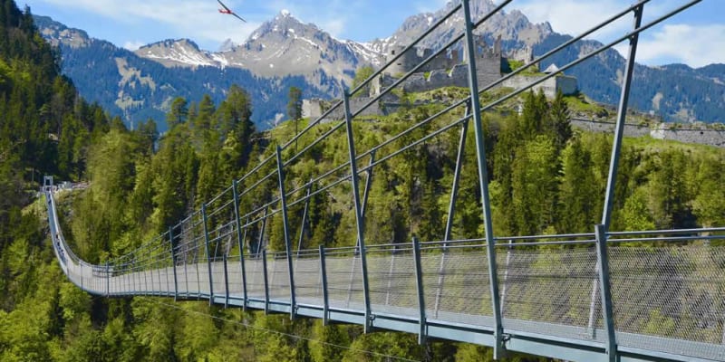 Hoghline 179 - nejdelší lanový most pro pěší na světě bude bavit i odvážné děti.