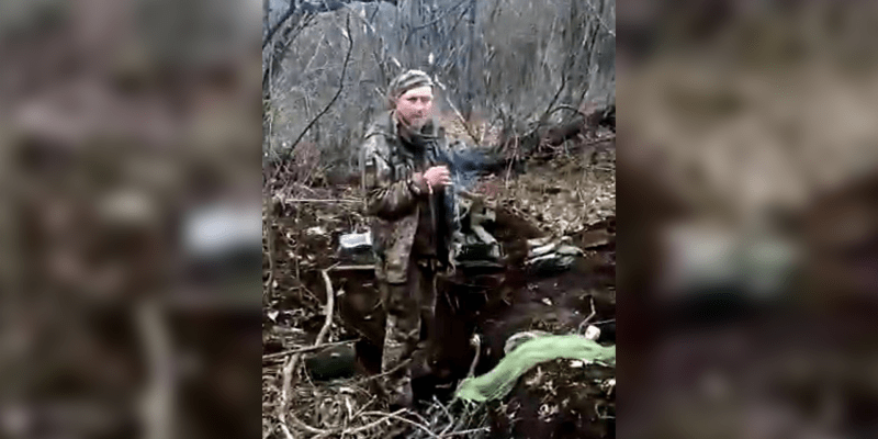 Zajatého ukrajinského vojáka měli Rusové popravit poté, co zvolal „Sláva Ukrajině“.