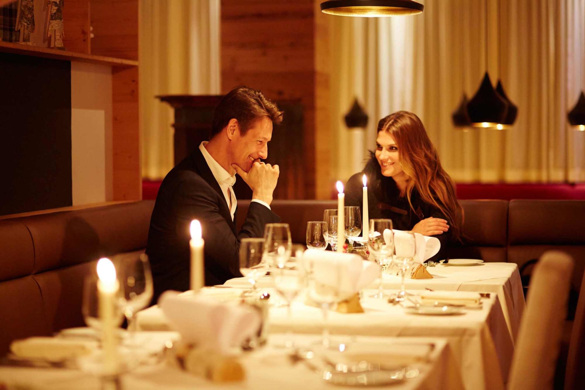 Falkensteiner Hotel Schladming je známý také svou vynikající kuchyní.  Užijte si romantickou večeři.