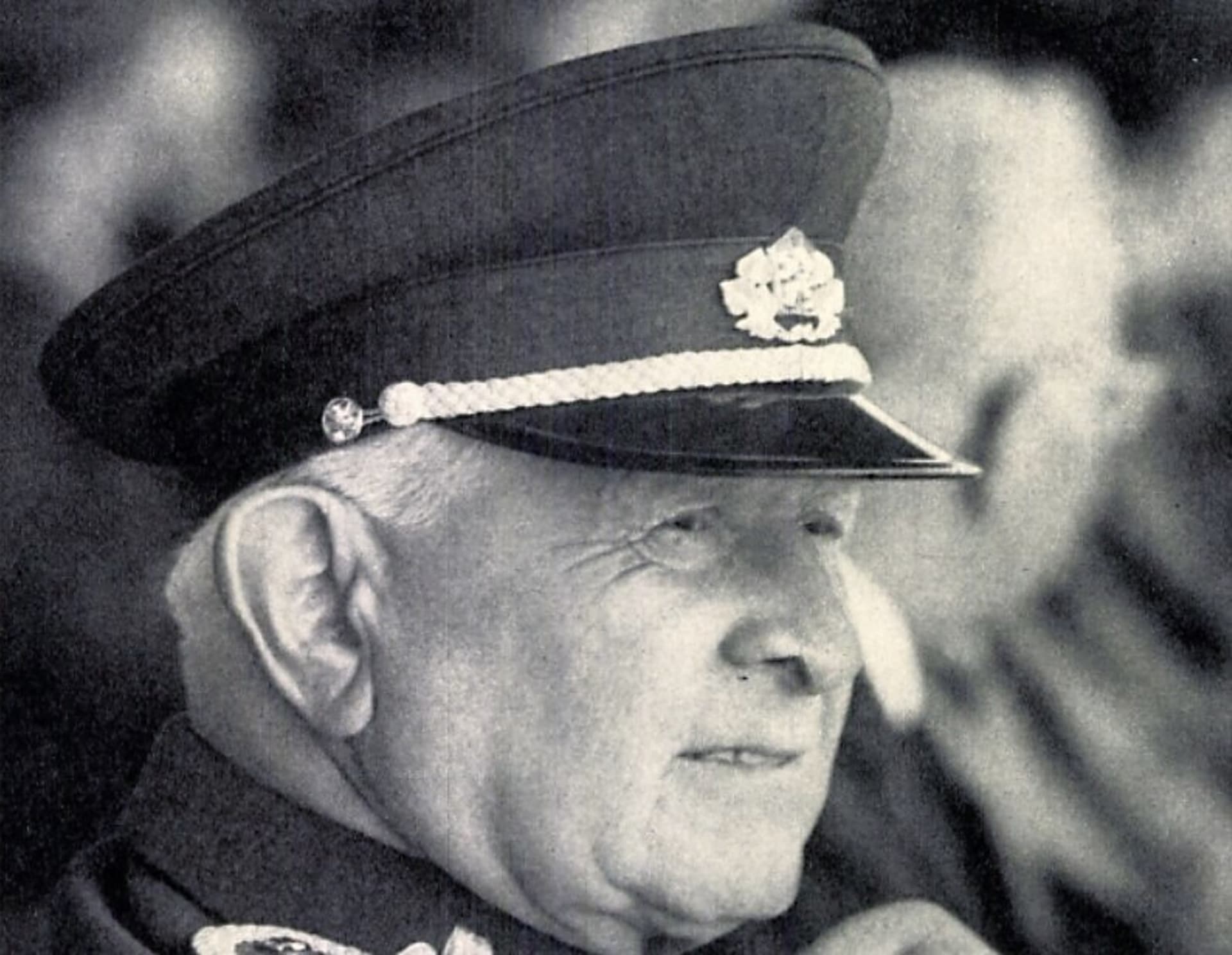 Generál Ludvík Svboda. Z knihy Náš velitel z roku 1971 uložené v Národní knihovně v Praze. 