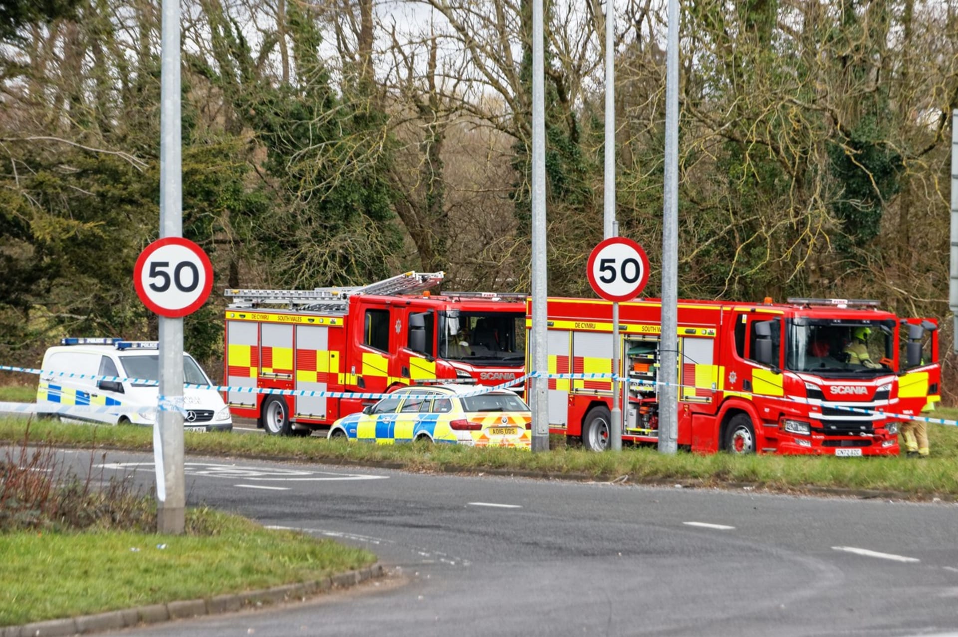 Pátrání po pětici mladých lidí, kteří byli od pátečního večera pohřešováni, skončilo tragicky. Policisté ve Walesu oznámili, že tři z nich nalezli mrtvé v havarovaném autě.