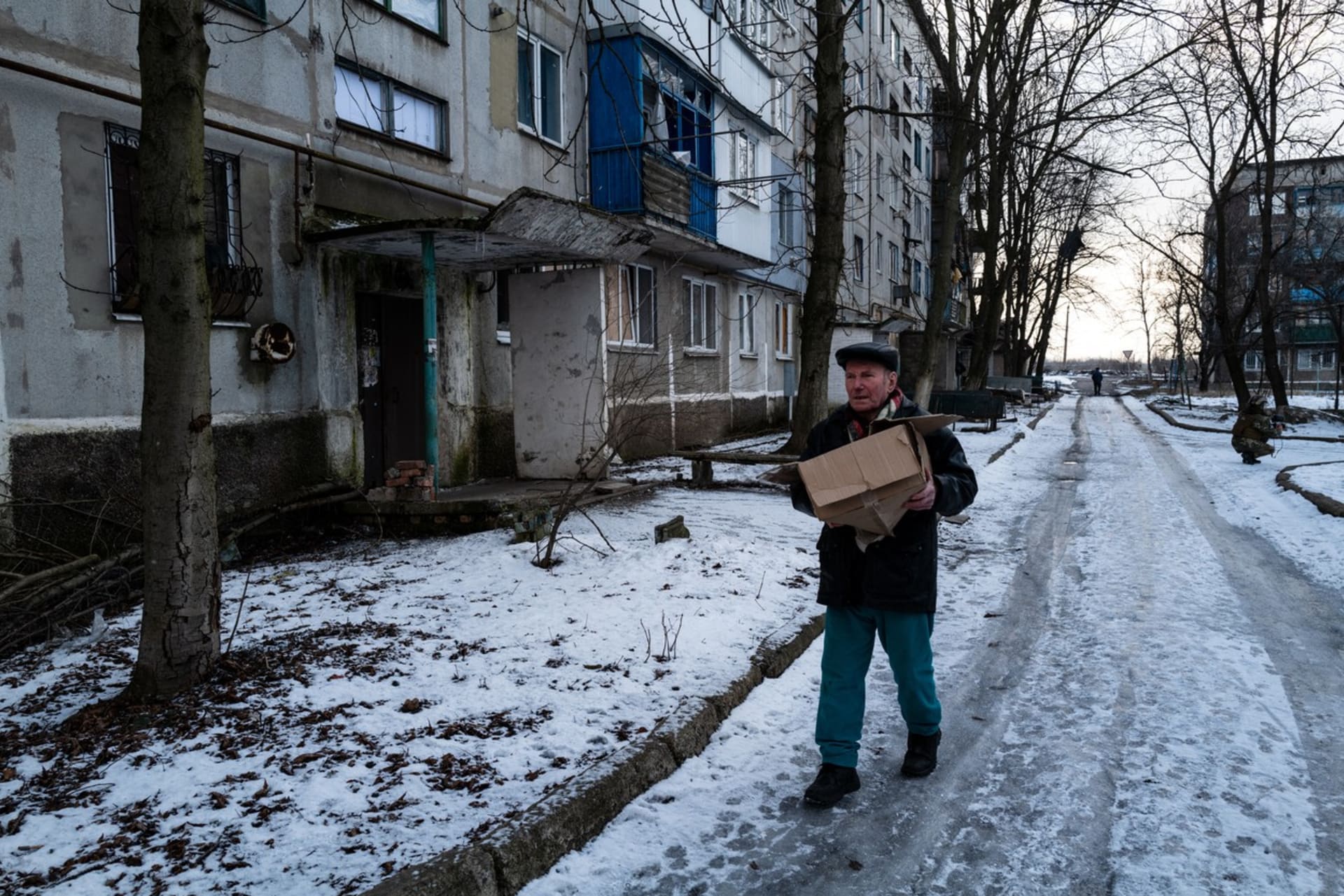 Z města Marjinka na východě Ukrajiny toho moc nezbylo. Většina obyvatel kvůli válce uprchla.