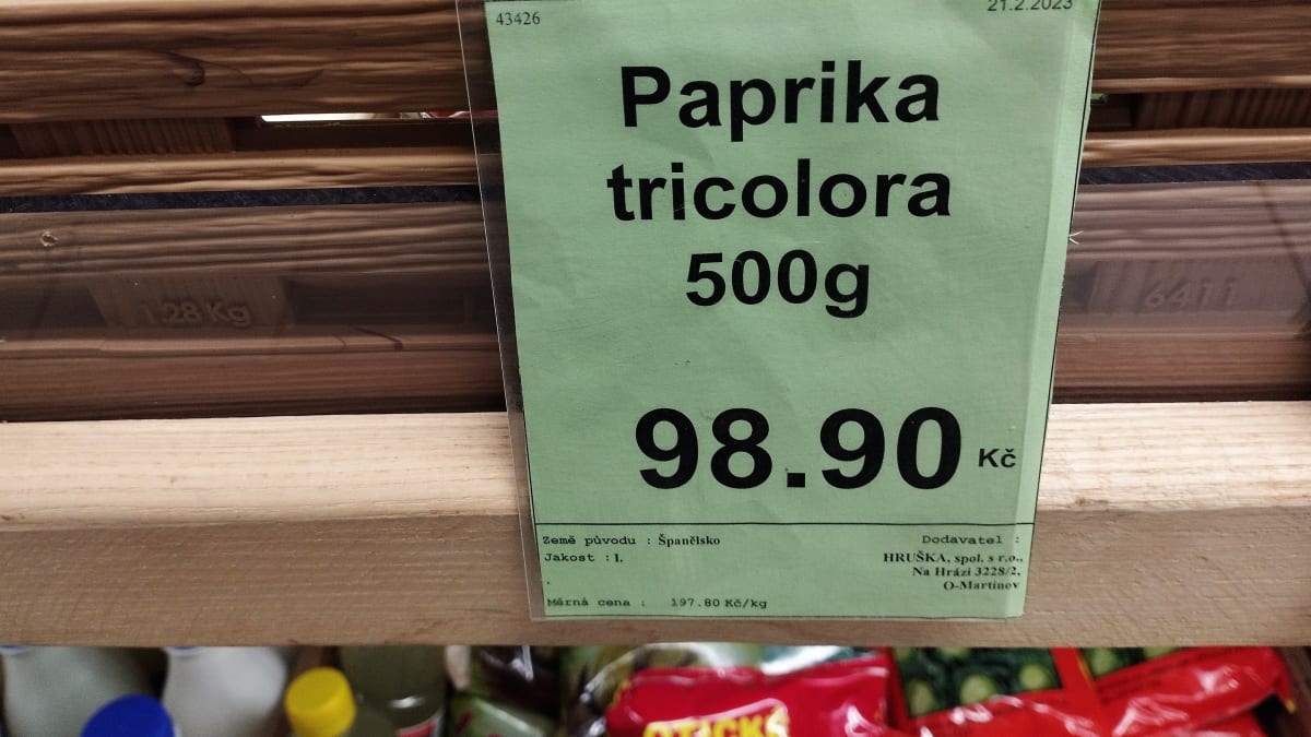 Papriky za 197,80 Kč. Všední realita v jedné ze samoobsluh v Ostravě-Porubě.