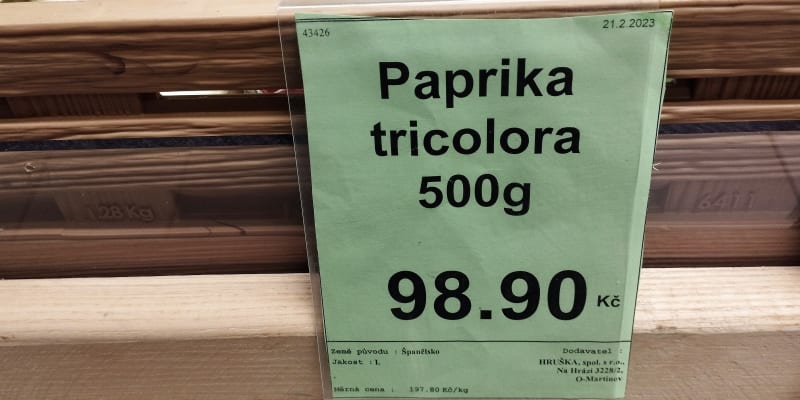 Papriky za 197,80 Kč za kilogram. Všední realita v jedné ze samoobsluh v Ostravě-Porubě.