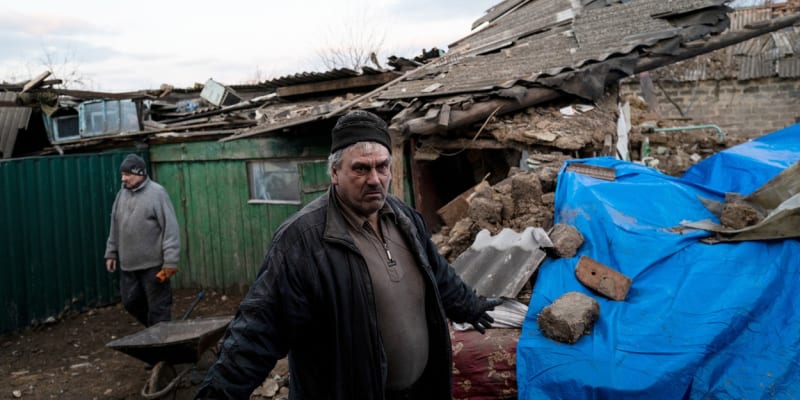 Z města Marjinka na východě Ukrajiny toho moc nezbylo. Většina obyvatel kvůli válce uprchla.