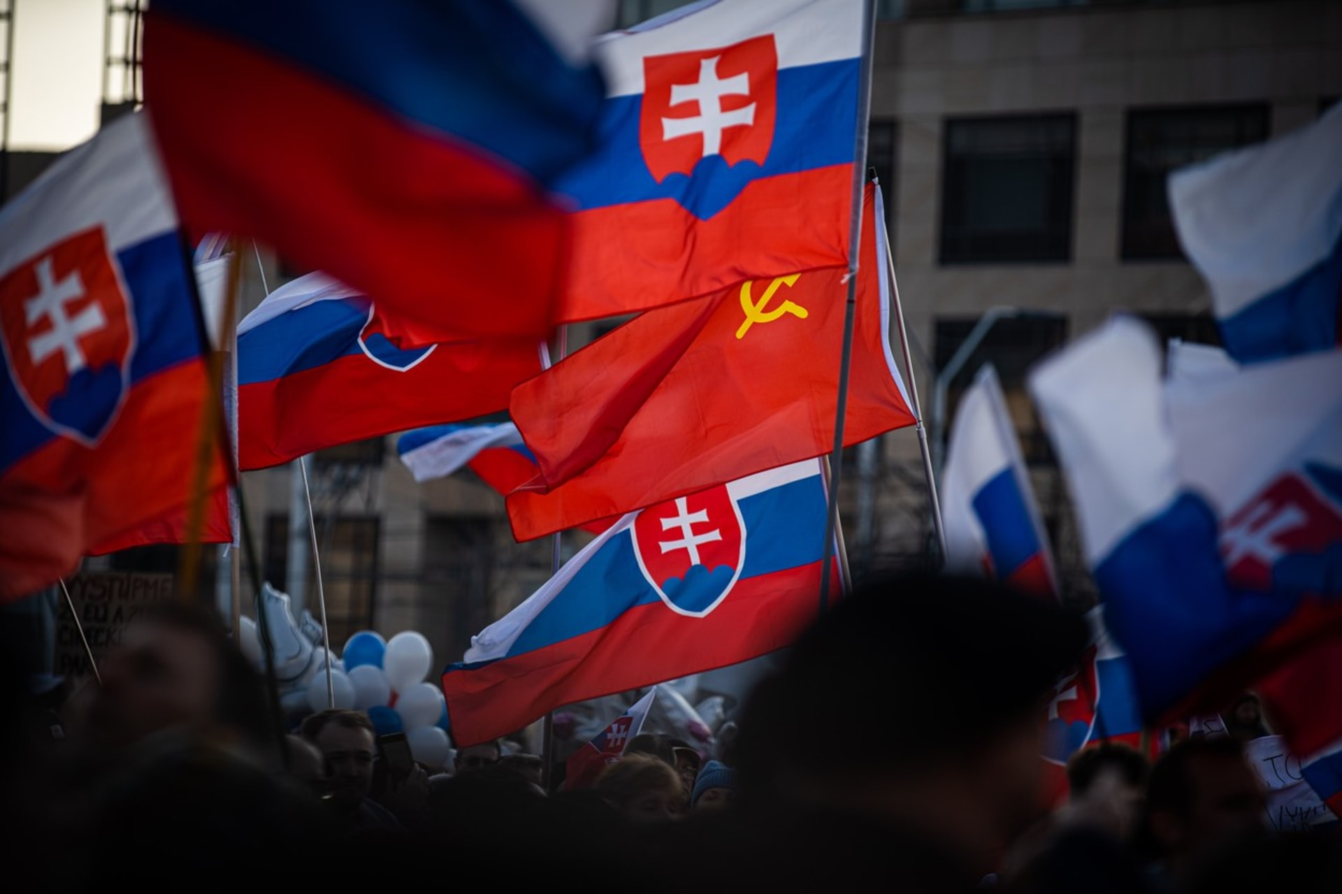 Slovenské „Pochody za mír“ jsou jasně proruské a cílí nejen proti Ukrajině, ale i třeba proti politice prezidentky Zuzany Čaputové a vládě premiéra v demisi Eduarda Hegera.