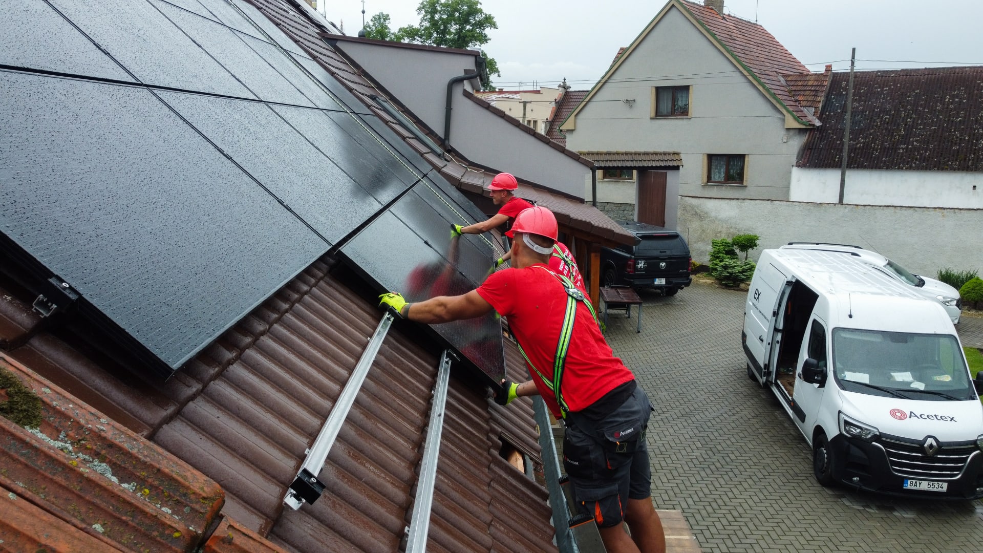 Fotovoltaika je dnes velice žádaná. A díky novele stavebního i energetického zákona také dostupná.