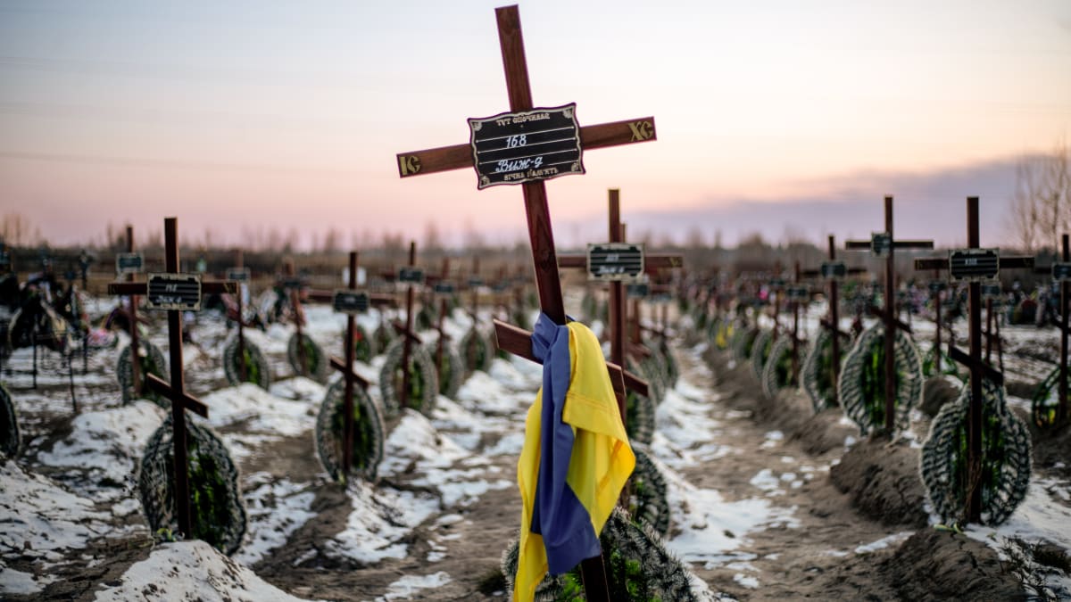 Hřbitov v ukrajinské Buče (únor 2023)