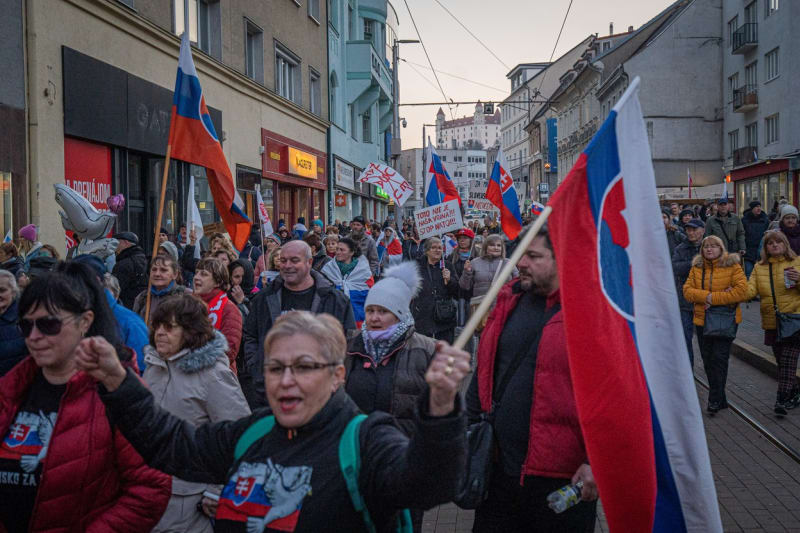 Na slovenské „Pochody za mír“ přichází stovky i tisíce lidí.