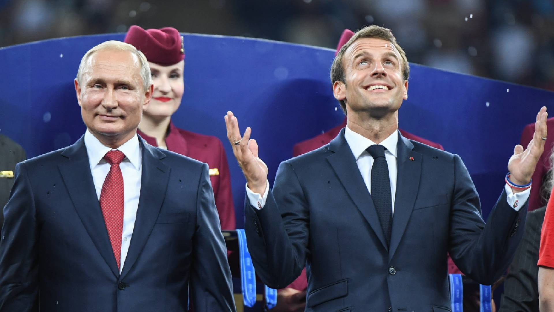 Vladimir Putin a francouzský prezident Emmanuel Macron při fotbalovém šampionátu v červenci 2018 v Moskvě