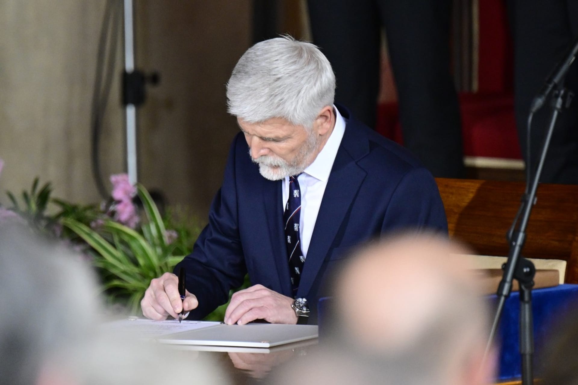 Petr Pavel podepsal prezidentský slib.