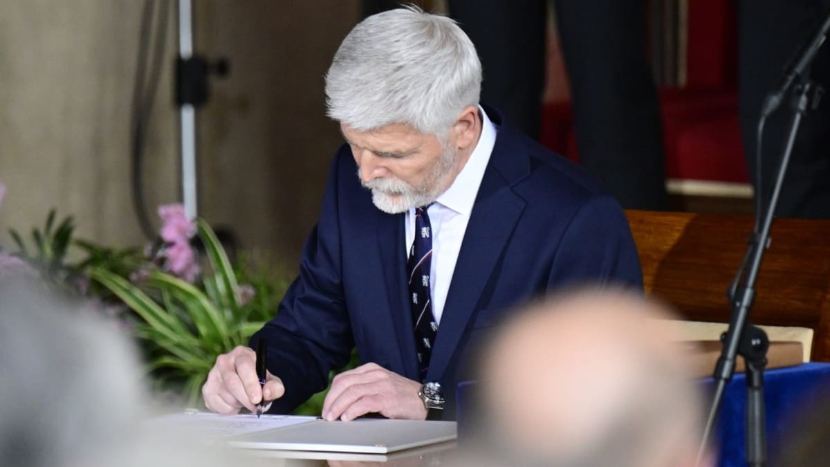 Snížení valorizace penzí prezident Petr Pavel podepíše, míní komentátor (ilustrační foto). 