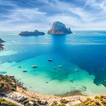 Ibiza je oblíbeným cílem turistů z celého světa