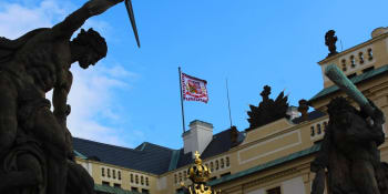 Okolí Pražského hradu se stalo turistickým ghettem. Klidně ať je neosvětlený, řekl historik