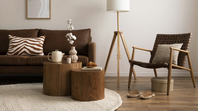 Pěkný dřevěný špalek modernímu interiéru sluší. Vyrobte si stolek nebo polici
