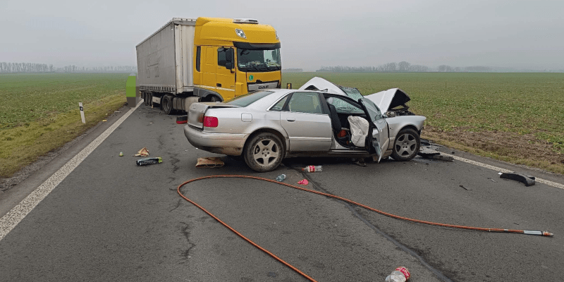 Při čelní srážce v okrese Trebišov zemřel 57letý řidič. (13. ledna 2023)