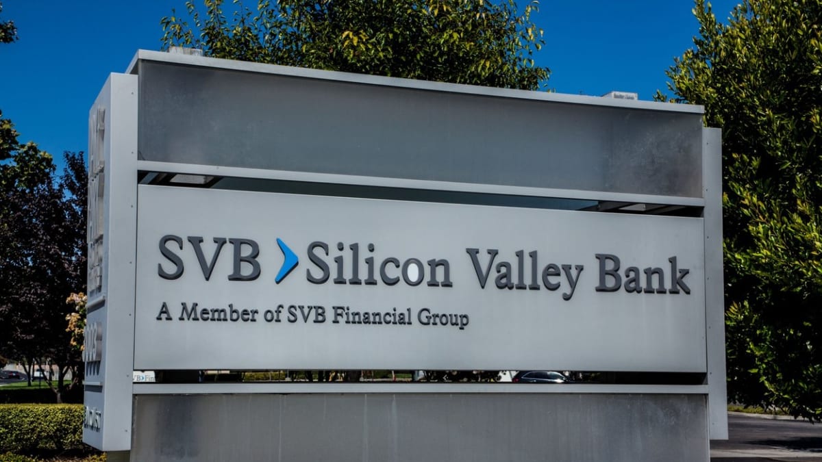 Americký bankovní regulátor uzavřel Silicon Valley Bank.