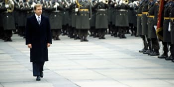 Inaugurační přešlapy: Klause zradilo pero, Zemanovi odešli hosté a Havel bránil své nohavice
